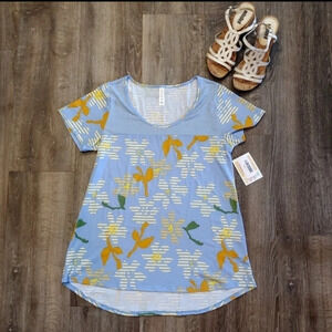 *NWT* LulaRoe Classic Tee